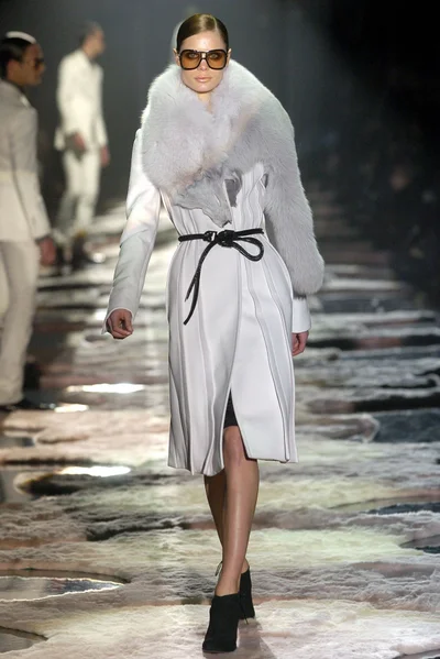 Look 19